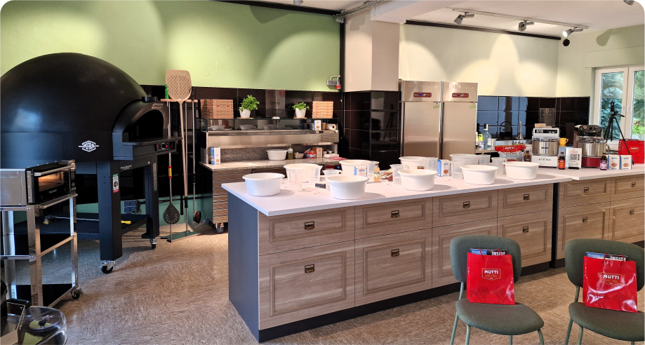 1 Pizza-Schule Akademie moderne Pizzaschule mit professionellen Elektro-Pizzaöfen Pizza-Schule Akademie moderne Pizzaschule mit professionellen Elektro-Pizzaöfen