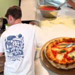 9 Pizza mit frischen Zutaten zubereiten im Pizzakurs Pizza mit frischen Zutaten zubereiten im Pizzakurs